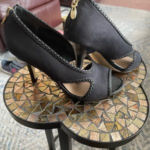 Tahari shoes